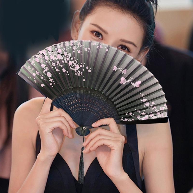 Éventail traditionnel chinois vintage avec pompons Éventail pliant portable Éventail de danse pour femmes Mariages Bals de fin d'études Photographie