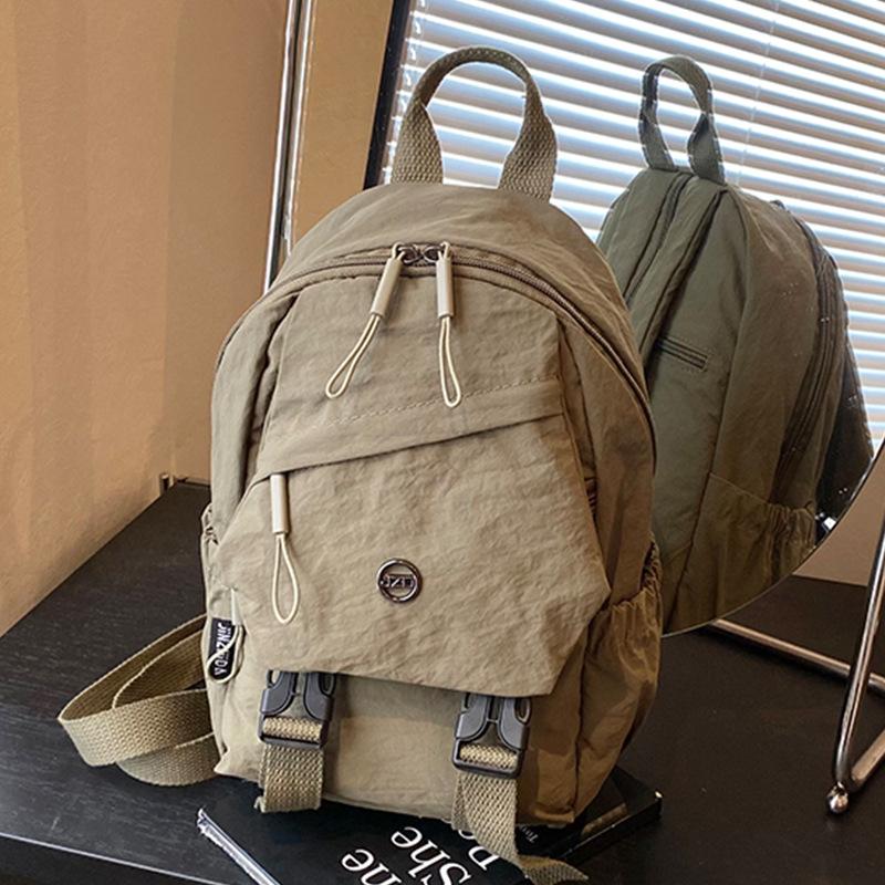 2025 new fashionable atmosphere simple backpack solid color schoolbag large capacity shoulder bag popular small square bag