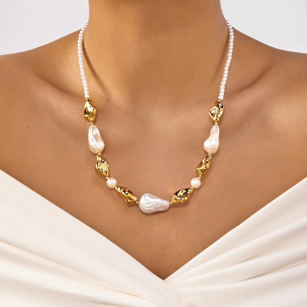 Exquisite Baroque Imitation Pearl Necklace for Women Minimalist Irregular Heart Shape Layered Chain Friendship Jewelry Gifts