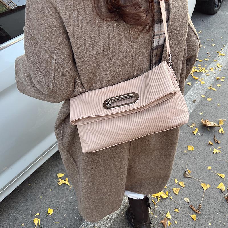 This year's popular bag women's 2025 new autumn and winter handbag Maillard commuter shoulder bag large-capacity messenger bag