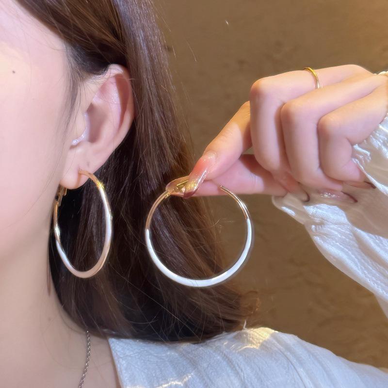 

111 silver needle new trendy Internet celebrity drop glaze large circle earrings women s simple earrings high-end temperament circle earrings 925 silver needle