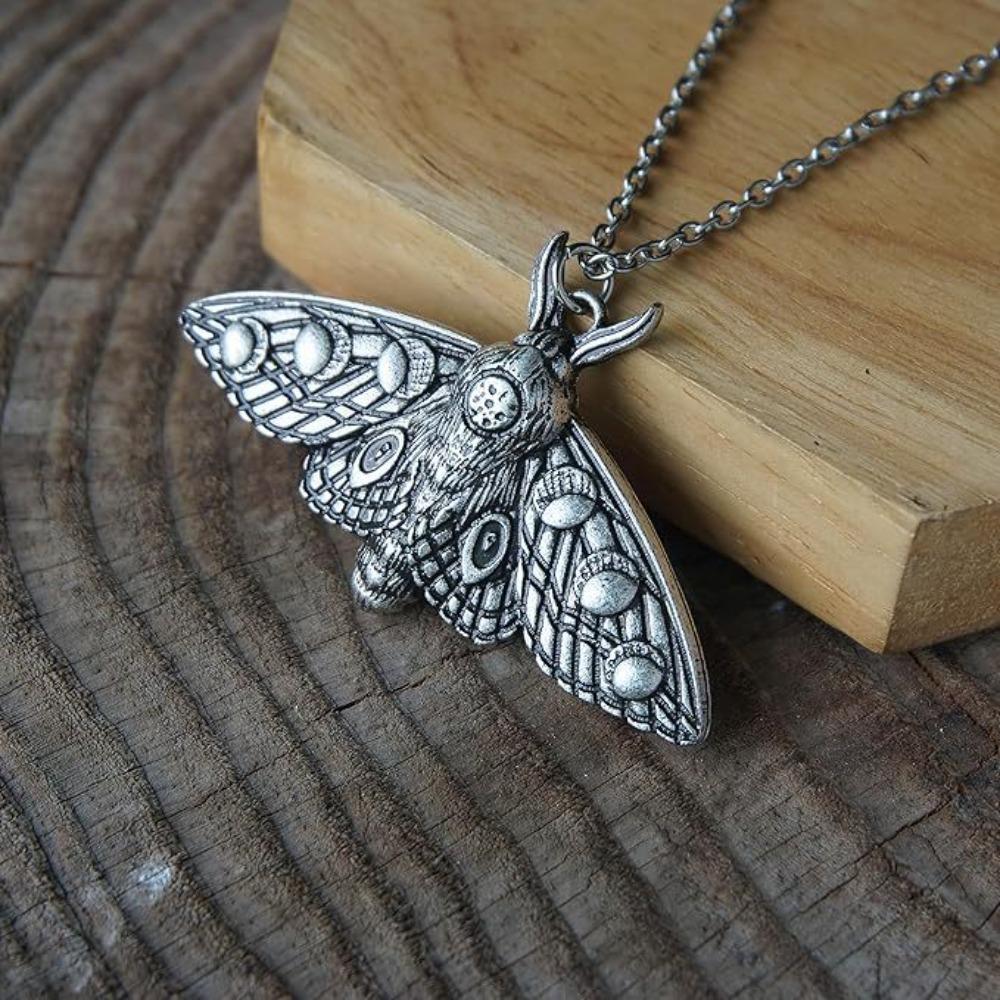 Exquisite Carving Ancient Silver Deathhead Moth Pendant Necklace for Women Men Gothic Punk Halloween Jewelry Accessories Gifts