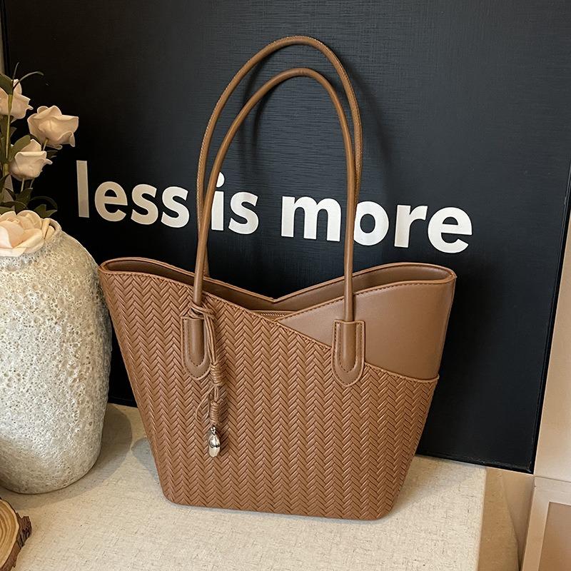 Premium Retro Commuter Large-capacity Bag Women's Summer New Popular Versatile Shoulder Bag