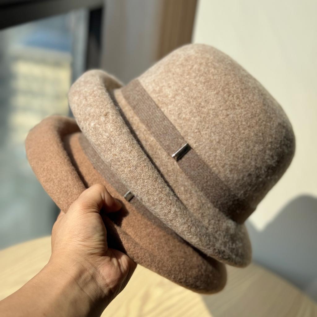 Haut-de-forme en laine pour femmes, rétro français, petit écusson en fer, chapeau de pêcheur, élégant et noble, chapeau de style doré, hiver