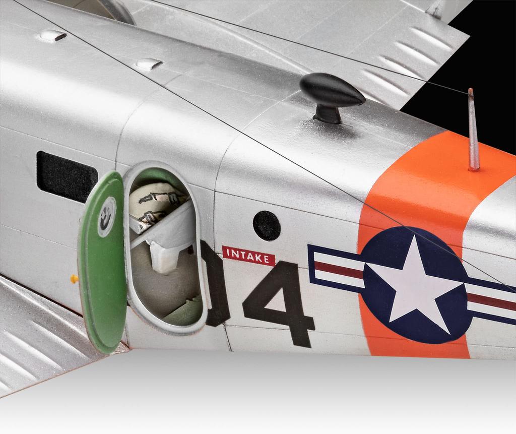 German Revell 1/48 Beechcraft Model 18 Plastic Model 03811