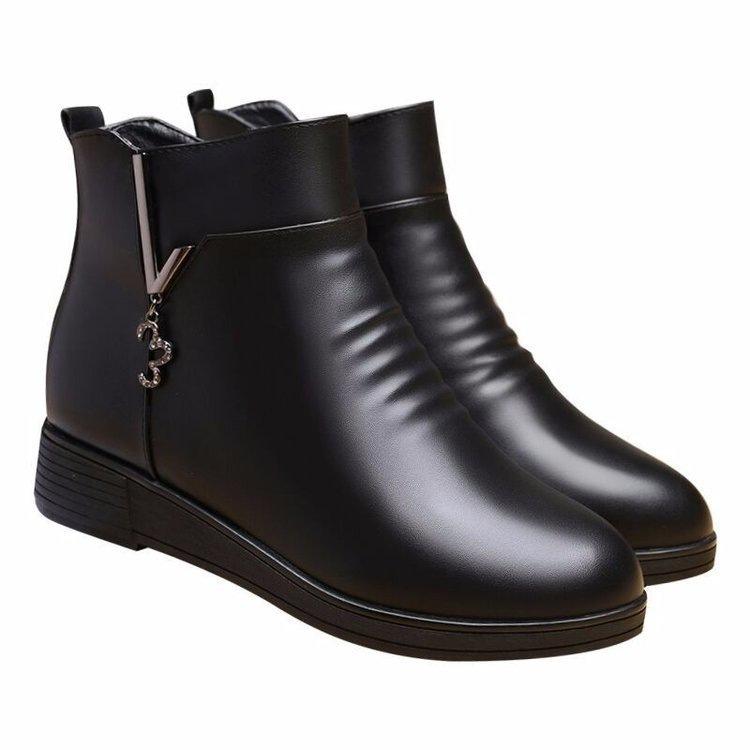 Flat-bottomed short boots keep warm in winter, new velvet non-slip leather boots, casual Martin boots.
