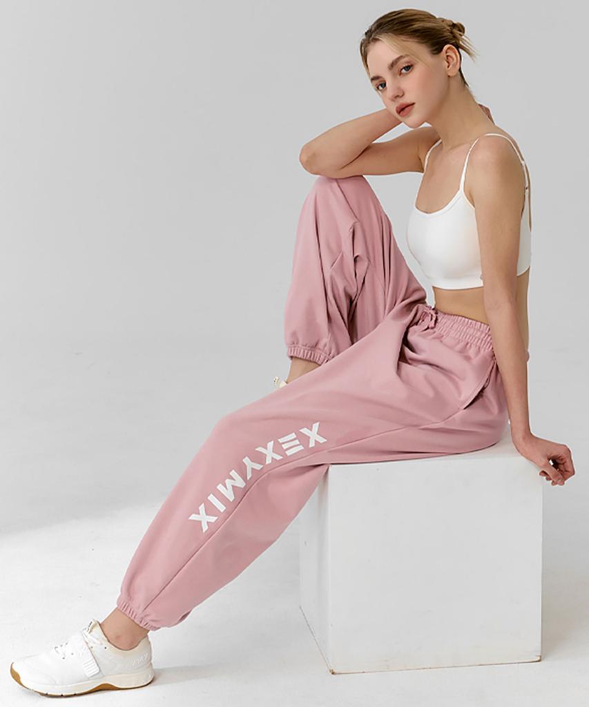 XEXYMIX Lettering Big Logo Loose Fit Jogger Pants Xfk1Pt1101 (A Type)