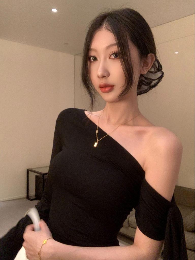 Spicy Asymmetrical One-Shoulder Long-Sleeve Slim Fit T-Shirt for Women - Spring Slimming Bodycon Base Top