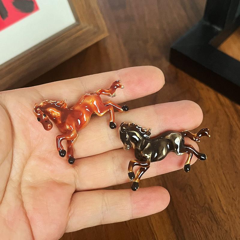 Broșe Exquisite Cal Galopant Pentru Femei Bărbați Smalț 4 Culori Animal Ace de Broșă Anul Calului Bijuterii de Petrecere Cadou