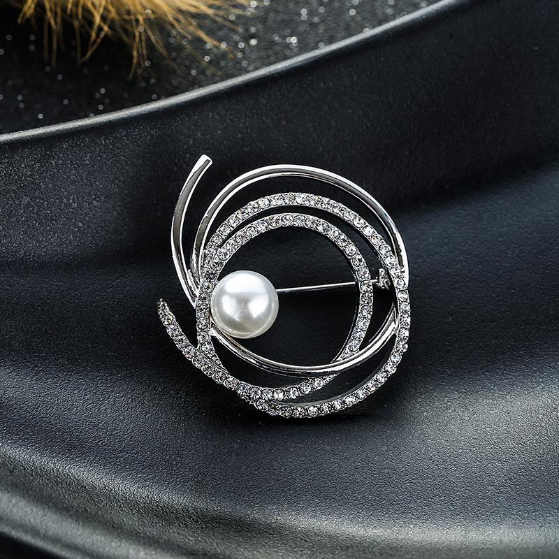 Broșă Multi-Inel Coreeană cu Diamante și Perle: Accesoriu de modă versatil pentru femei