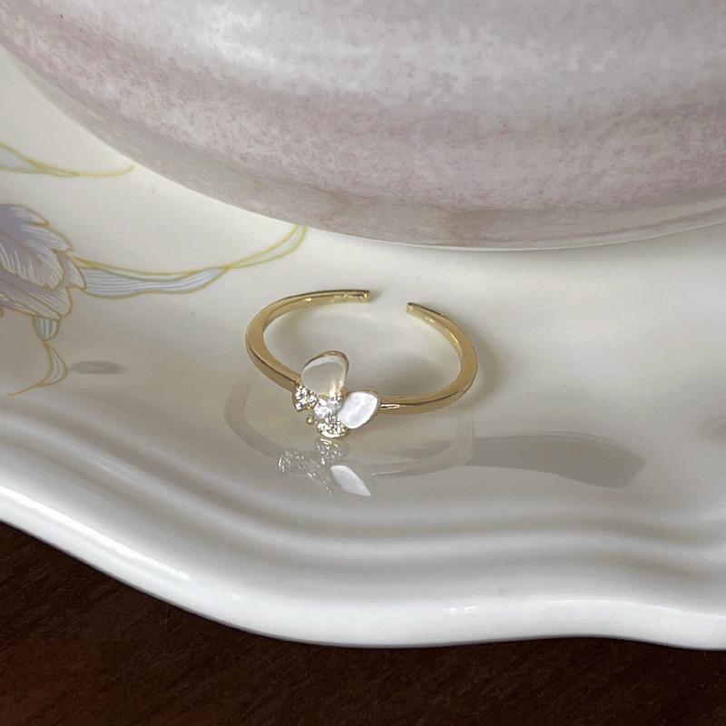 2024 Unique Mother-of-Pearl Butterfly Enamel Ring: Stylish, Versatile Decorative Piece for Women