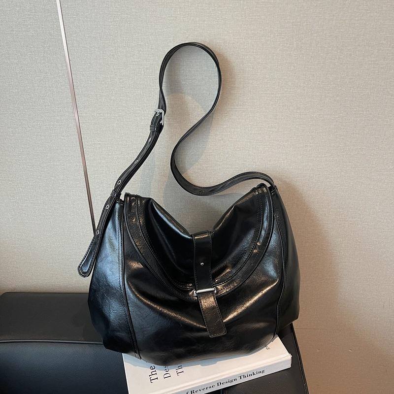 Retro Niche Underarm Bag Women 2025 New Trendy Korean Niche Dumpling Bag Large Capacity Messenger Bag Saddle Bag