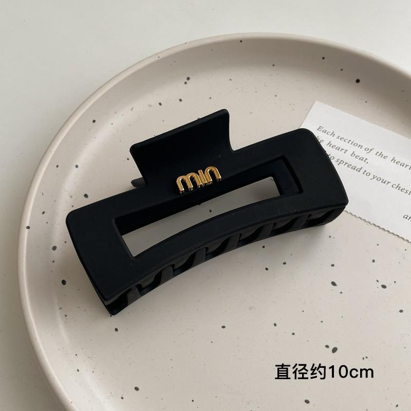 Fashion Elegant Plush Grab Clip Women's Large Hair High-end Sense Clip Hairpin Autumn and Winter Back Head Shark Clip Hairpin Headwear