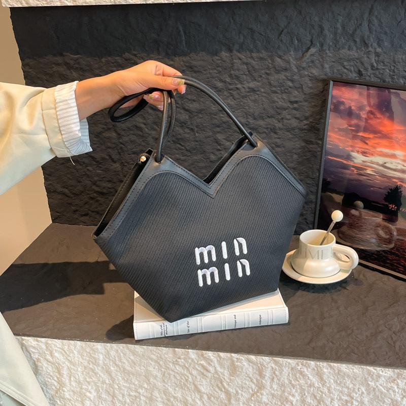 

Fashion Trend Foreign Style Casual Tote Bag Women s Personality Versatile Letter Printing Premium Sense Frosted Shoulder Bag чёрный