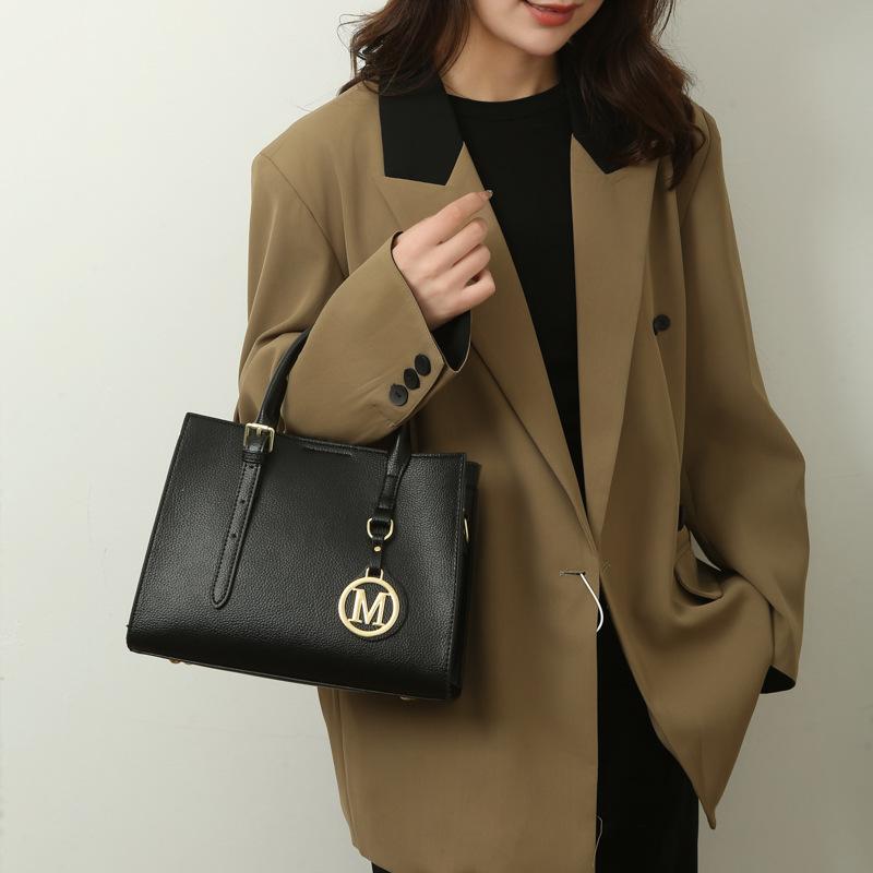 New Messenger Bag Women's Bag High-end Handbag Niche Bag Women's Simple Fashion Trend Messenger Bag