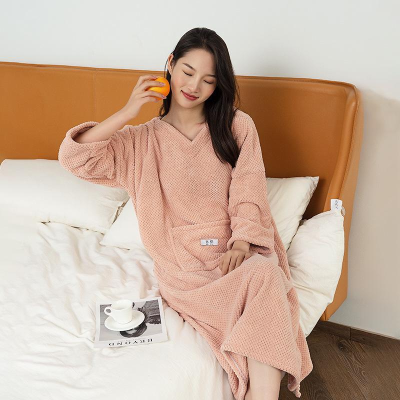 

Women’s Ultra Soft Hooded Bathrobe & Towel - Quick Dry, Absorbent, Extended Length, Home Use. 140x110 cm (550g)