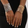 Elegantes Hohl-Armreif Legierung Übertriebenes Armband Retro Blattblumen-Armband für Damen