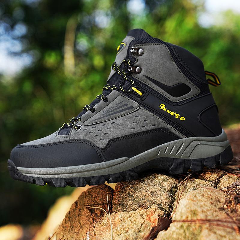 Spring and Summer New Men's Outdoor High-top Hiking Shoes Large Size Sports Shoes Men's Short Boots Fashion Casual Shoes