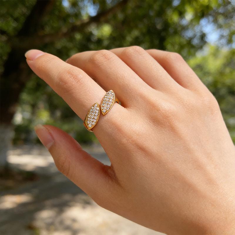 Fashion Ferris Wheel Star-Studded Titanium and Steel Ring for Women - Versatile and Stylish Friendship Zirconia Finger Ring Accessory