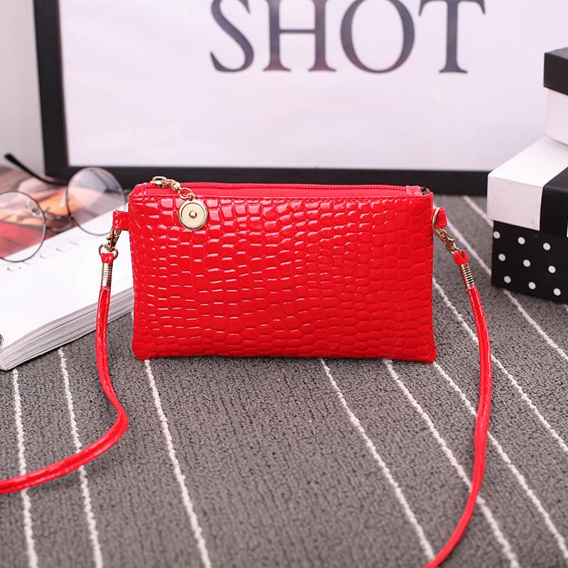 

Маленькая квадратная женская сумка с узором крокодила: Японский корейский кошелек для монет, ручной, на плечо и через плечо, лакированная кожа для ключей и телефона. красный