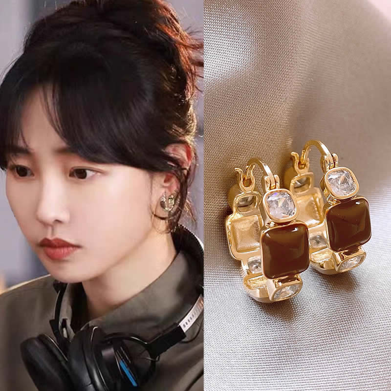 

Maillard Design Square Coffee Enamel Zircon Inlaid Metal Earrings 2026 Fashion Jewelry Luxury Ear Accessories for Women‘s Party