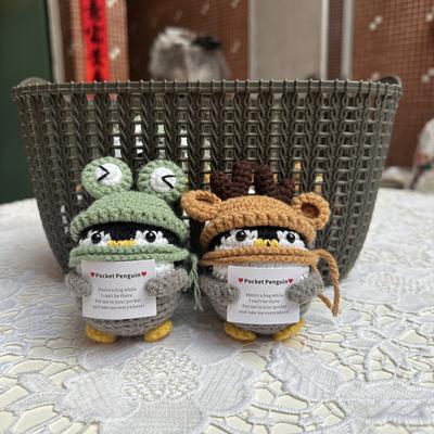 Chapeau Grenouille Fait Main en Coton Fin Chapeau Rennes Poupée Pingouin Porte-clés au Crochet