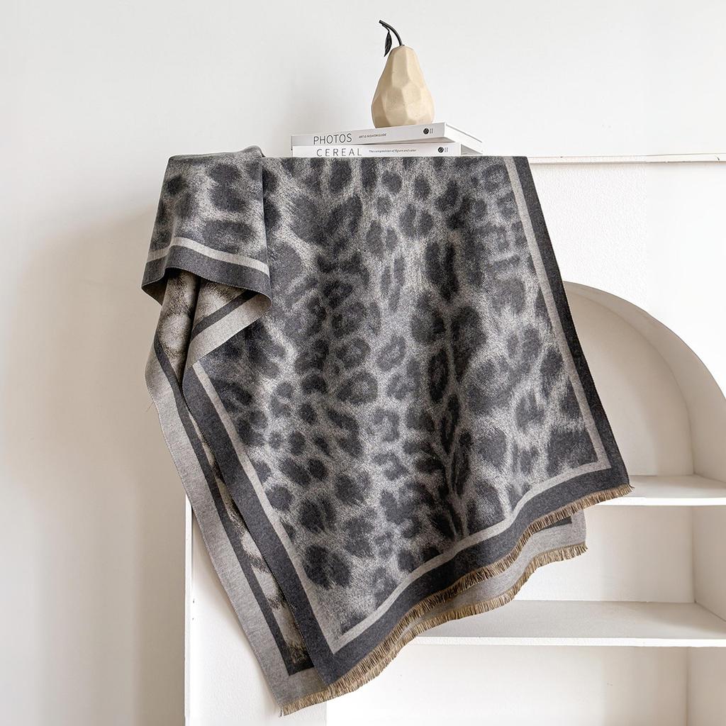 New Elegance Two-Sided Leopard Print Scarf Warm Fringe Pashmina Shawl Autumn and Winter Outdoor Coldproof Windproof Blanket
