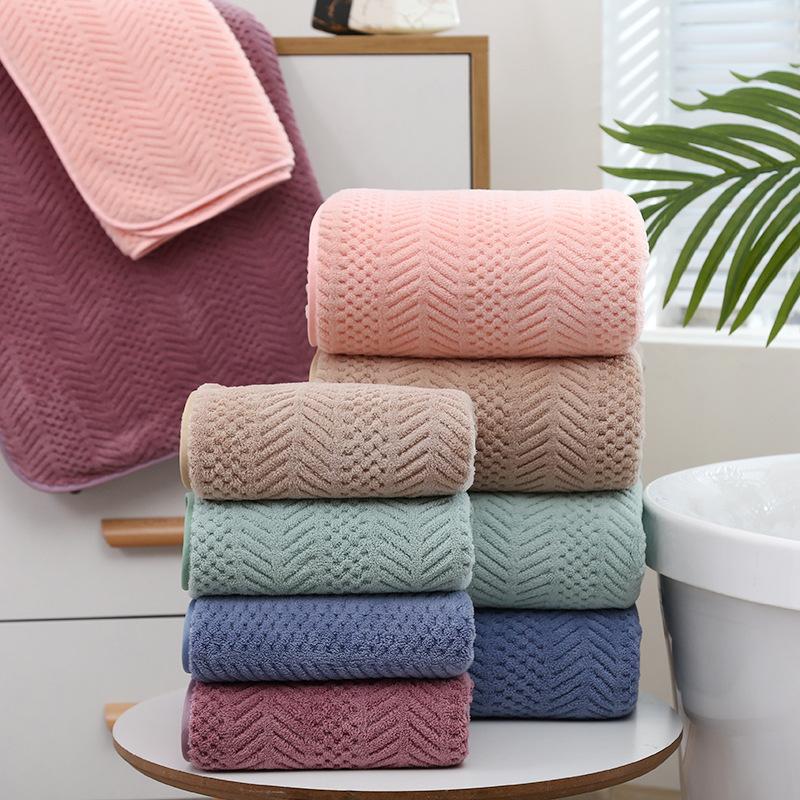 Large Coral Calf Bath Towel with High-quality Trim, a Set of 2 Pieces, Thick and Soft Beach Towel, Water Absorption