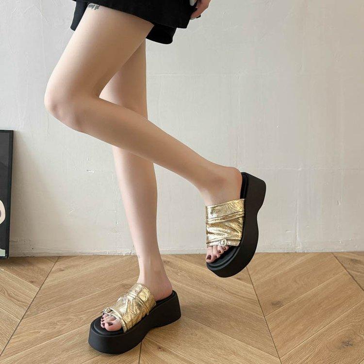 Slippers women's summer outer wear 2025 summer new retro versatile small thick-soled heightening casual sandals shoes