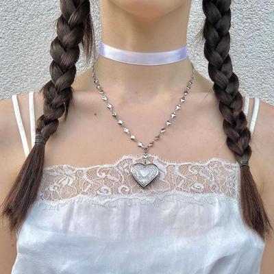 Collana con ciondolo medaglione a forma di cuore vintage, stile coreano: Catena Argento e Titanio, Accessorio Clavicola Ragazza Hot