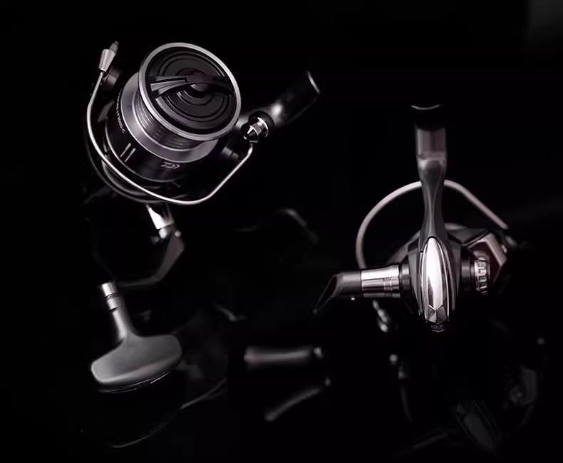 Daiwa CROSSFIRE LT Spinning Reel - Lightweight Long Cast Metal Spool Fishing Reel, Available in 26 Models.