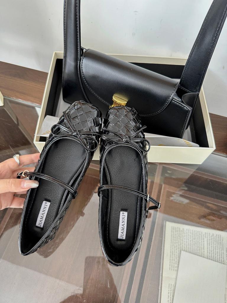 Retro soft-soled woven single shoes women's 2025 autumn new one-pedal beanie shoes with skirt bow ballet shoes