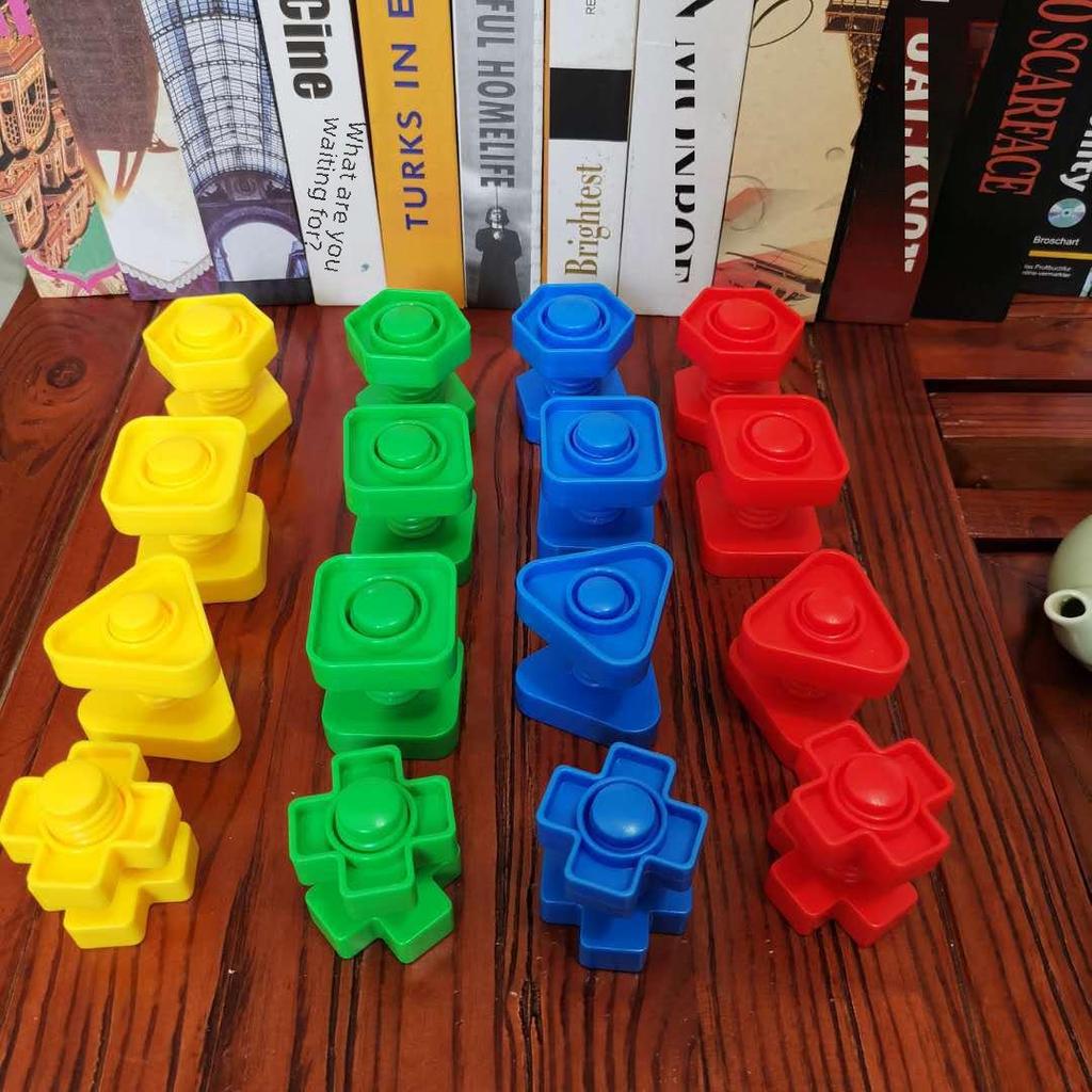 Montessori Screw Pairing Educational Building Blocks - Cognitive Puzzle for Children.