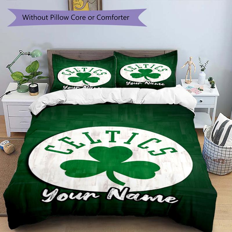 3-teiliges personalisiertes Boston Celtics Bettwäsche-Set mit individuellem Namen. Verschluss der Bettdecke. Enthält 1 Bettbezug & 2 Kissenbezüge. Weich und bequem für alle Jahreszeiten.