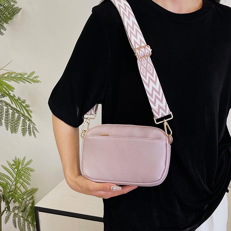 Populárna crossbody taška, Jednoduchá malá štvorcová taška z mäkkej kože, Ležérna taška na jedno rameno so širokým ramenným popruhom