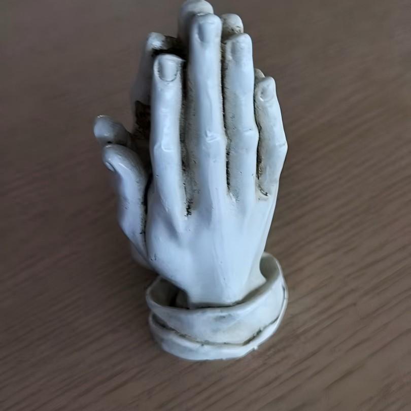 

Hands Prayer Sculpture Resin Ornament Office Decoration Crafts Opening Gifts Retro Hands Prayer Resin Room Handicrafts Gift (White,M) белый