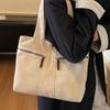 Simple casual commuting, foreign style single shoulder armpit big bag 2025 autumn new fashionable and fashionable large-capacity tote bag