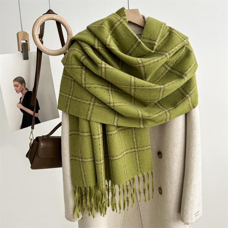 

Универсальный искусственный кашемировый мягкий и липкий клетчатый шарф с кисточками для женщин, зимний роскошный новый модный утолщенный теплый платок 68*196cm зелёный