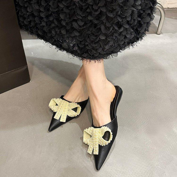 Retro pointed slippers flat-bottomed bag head 2025 summer new pearl one-word bow sandals women's shoes