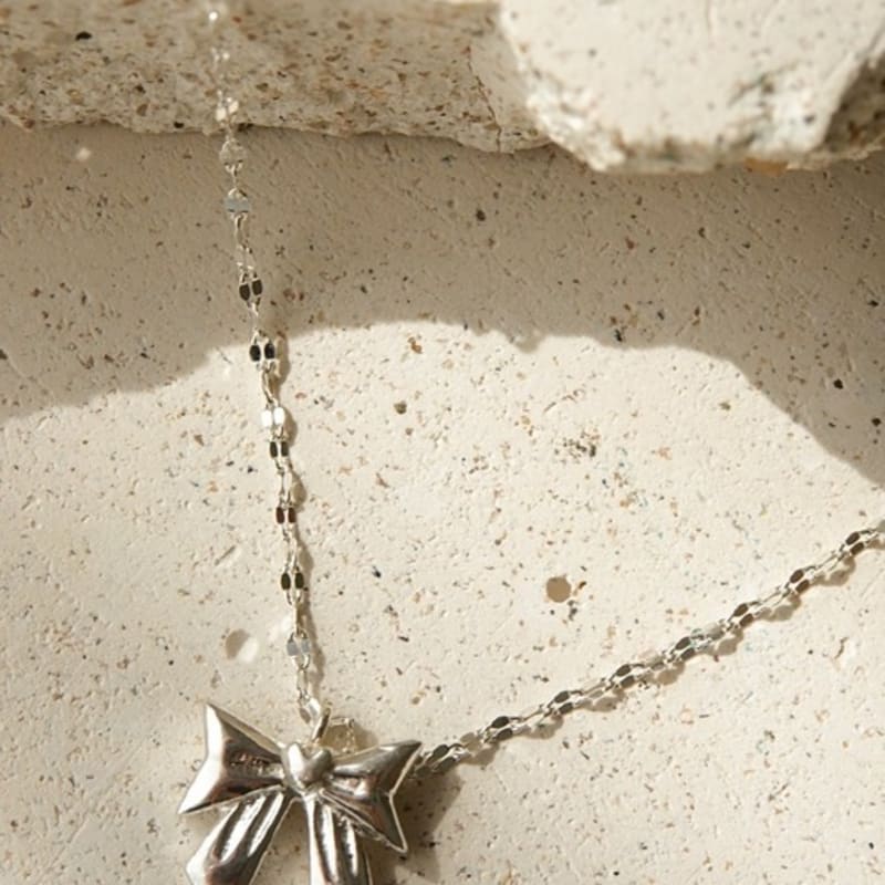 BELLOOGGI Heart Ribbon Necklace