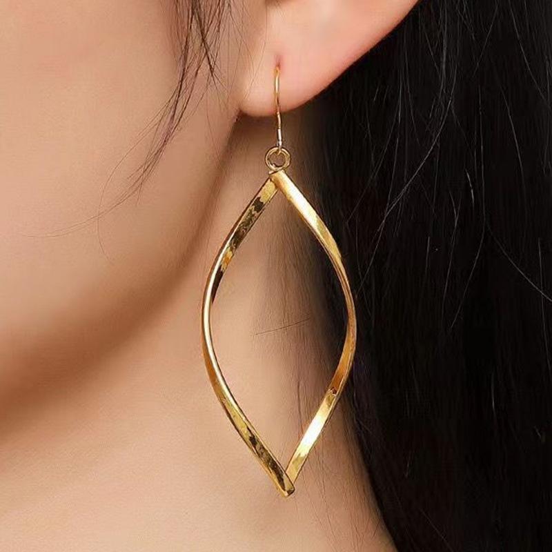 Minimalistische Metall-Statement-Ohrringe für Damen Gold Silber Verdreht Unregelmäßige Geometrie Hohl Oval Tropfenohrringe