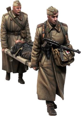 Evolution Miniatures Радянський санітар, що несе пораненого члена екіпажу танка. Набір із смоли 1/35 1943-1945 3 деталі EM-35247