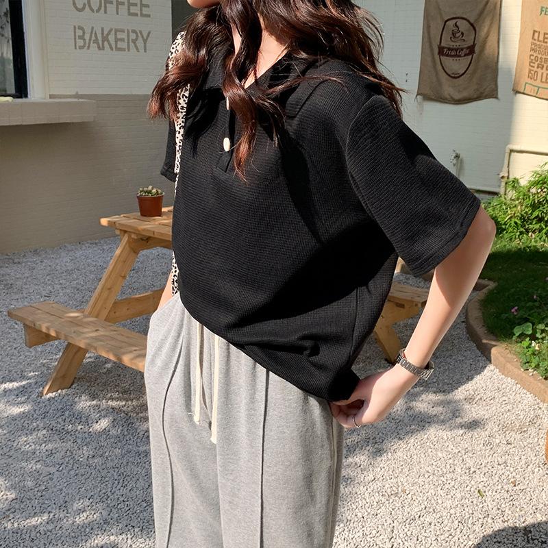 

2025 Новая летняя вафельная рубашка поло абрикосового цвета в гонконгском стиле, свободная омолаживающая футболка с короткими рукавами, женская внутренняя футболка XL