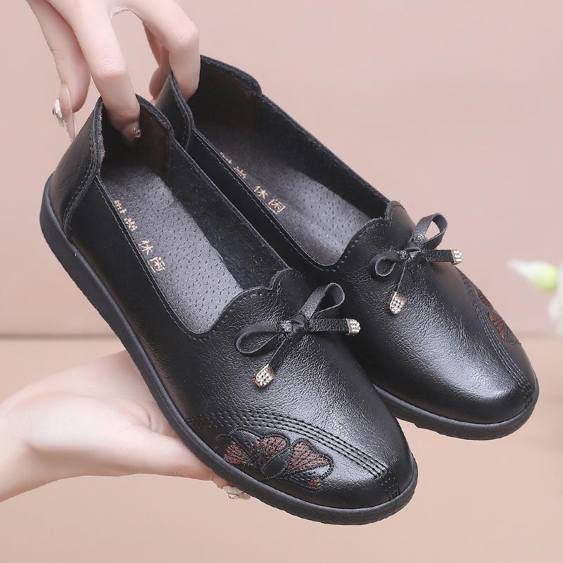 

Весна новая обувь мягкая подошва одинарная обувь весна и осень средняя кожаная обувь плоская нескользящая пожилая обувь для женщин среднего и пожилого возраста 35