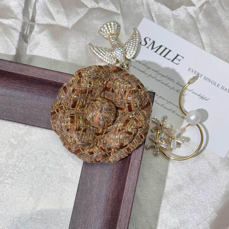 French Style Fabric Camellia Brooches Vintage Elegant Flower Lapel Pins For Women Fashion Wedding Party Badge Accessories Gifts