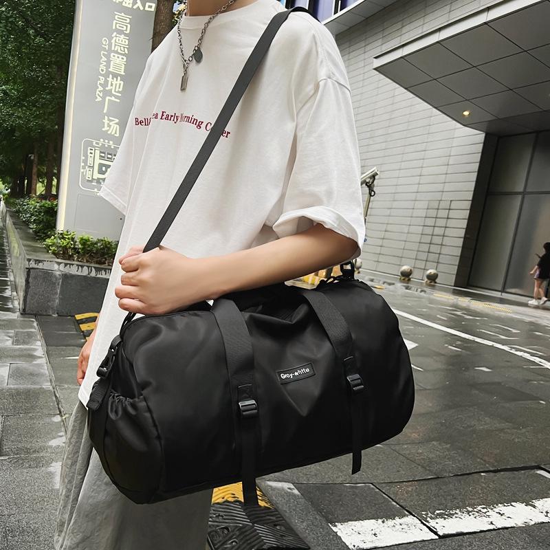 The same style for men and women is fashionable, short-distance, lightweight, portable travel bag, yoga mat can be placed, trendy and cool yoga bag.