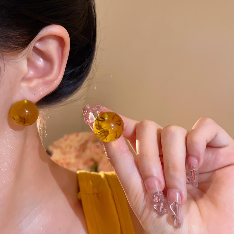 Retro Hong Kong Style Amber Ball Earrings Women's Design Stud Earrings Personalized Unique Ears