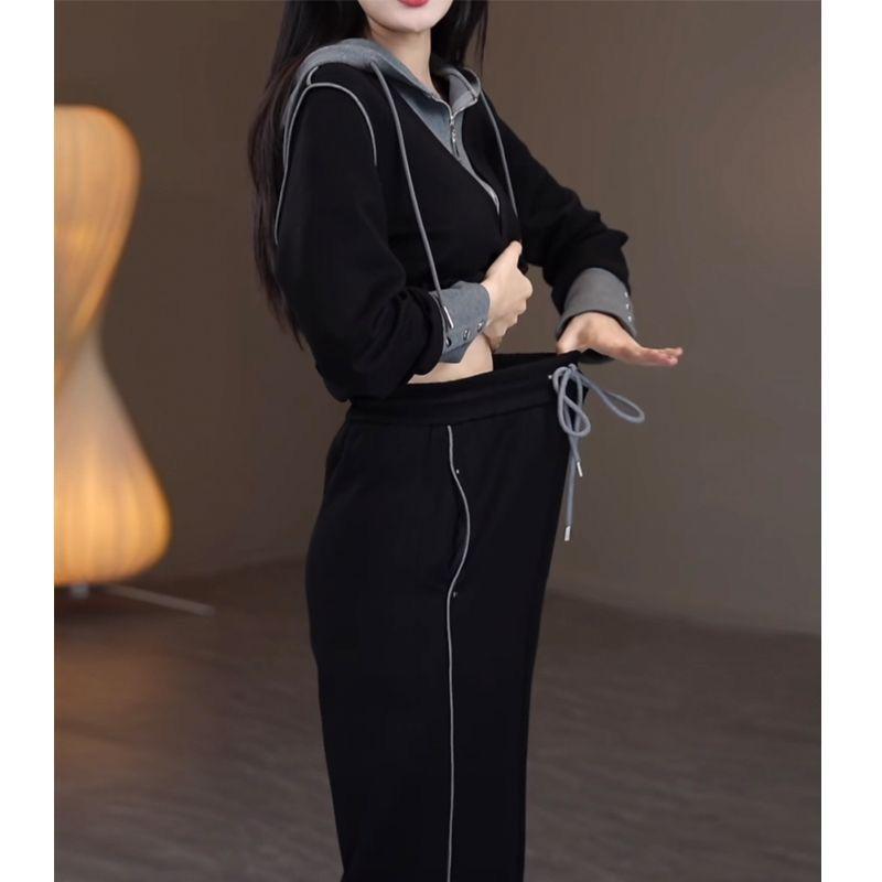 Chic Slimming Women's Hooded Sports Suit - Flaw-Concealing Two-Piece Set for Spring/Autumn