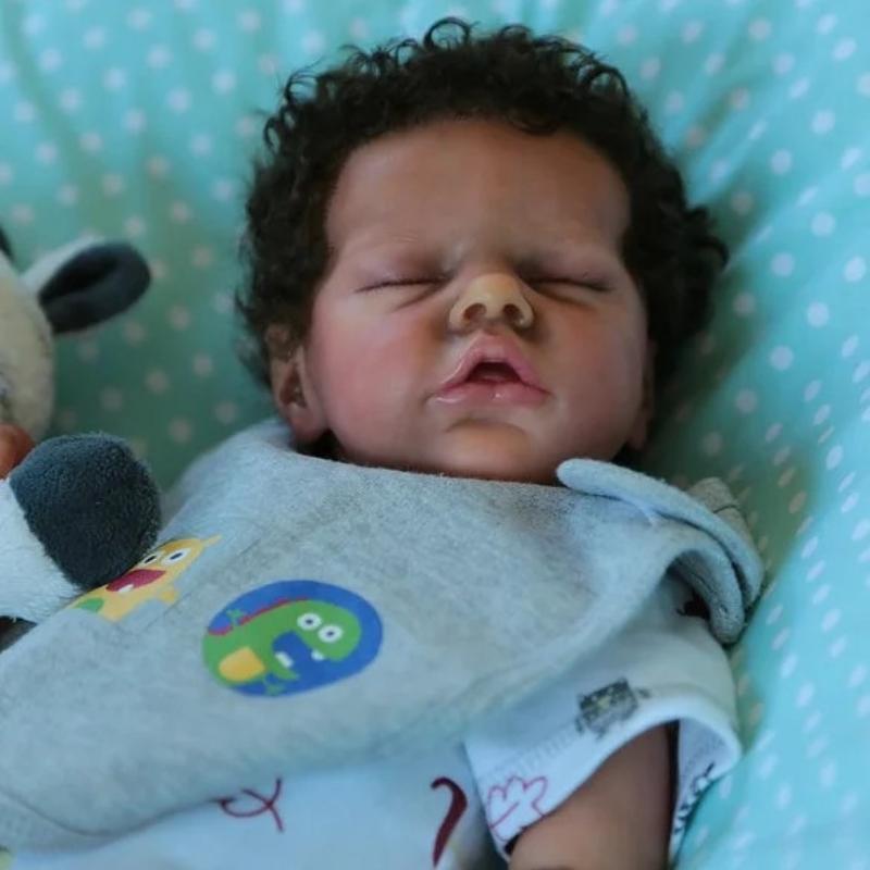 Gerçekçi 46 cm Siyah Tenli Yenidoğan Bebek Yumuşak Kumaş Gövdeli Gerçekçi Uyuyan Yenidoğan Bebek İmplantlanmış Kısa Kıvırcık Saçlı Canlı Bebekler Çocuklar için Oyuncak