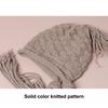 1 Stück Handgefertigte Häkelmütze aus buntem Garn für Damen Winter Gestrickte Beanie-Mütze mit Ohrenklappen, Quaste und Bommel